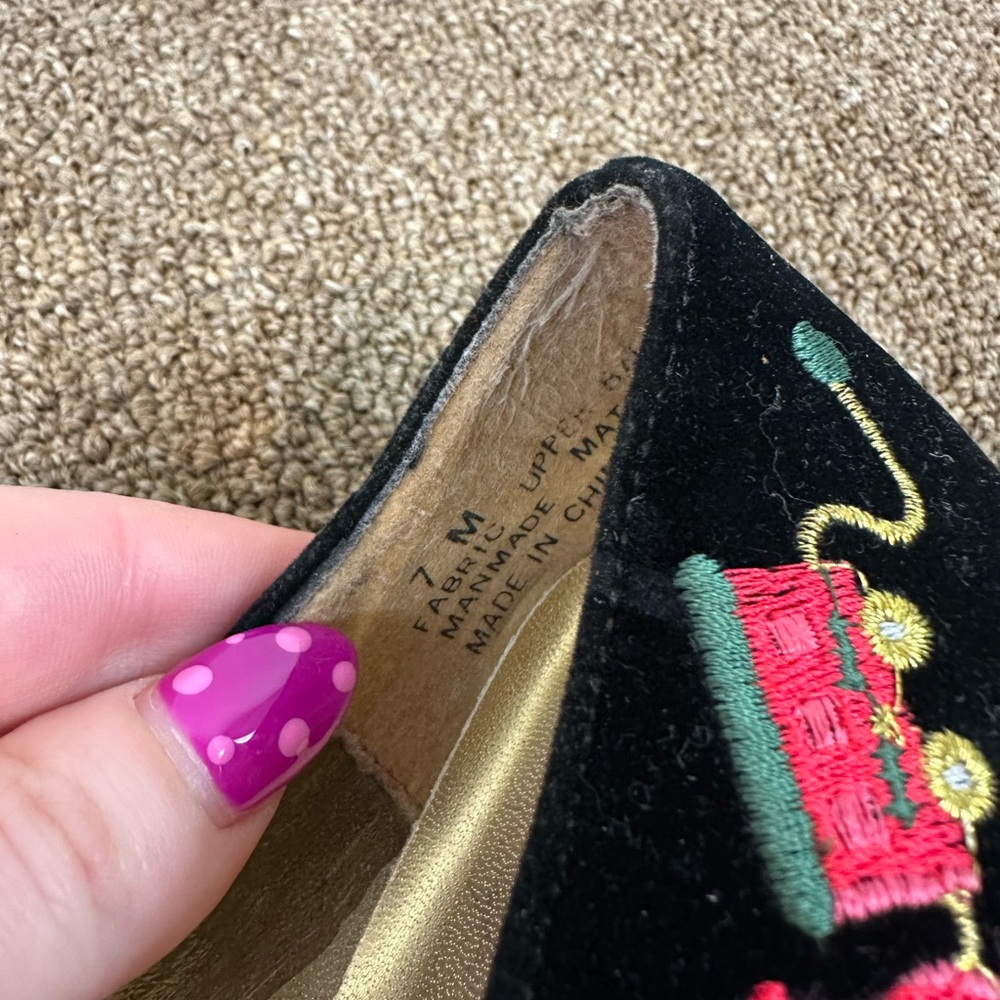 Vintage Pritzi Black Velvet Women's Embroidered Christmas Flats Santa Train Sz 7 - Picture 5 of 6